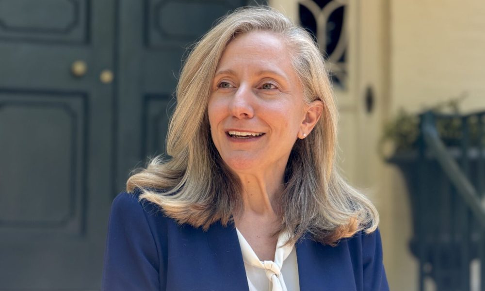 As Redistricting Referendum Nears, Spanberger Balances Governing and Campaigning